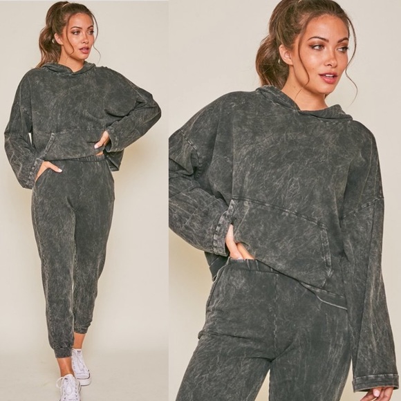 ✨ON SALE✨Legend Acid Wash Sweatshirt - Picture 2 of 5